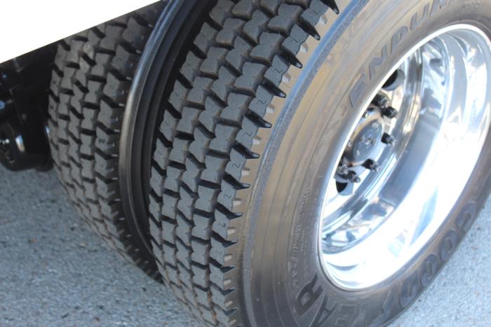 2020 Peterbilt 337-5