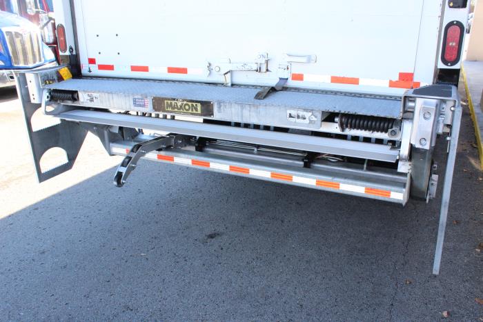 2020 Peterbilt 337-8