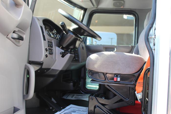 2020 Peterbilt 337-12