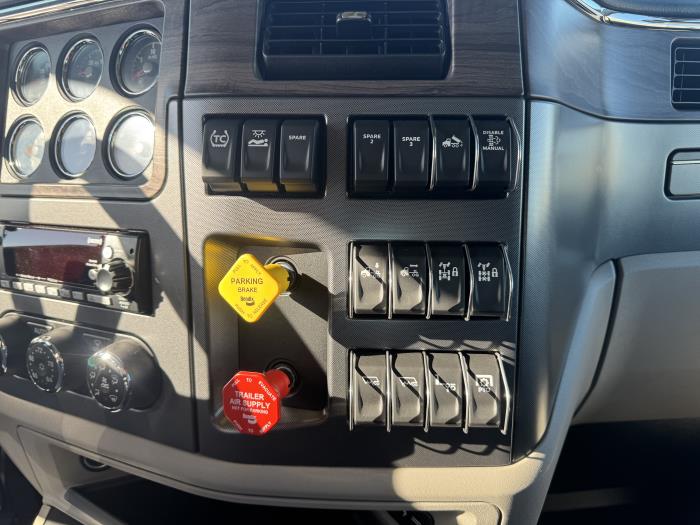 2026 Peterbilt 567-16