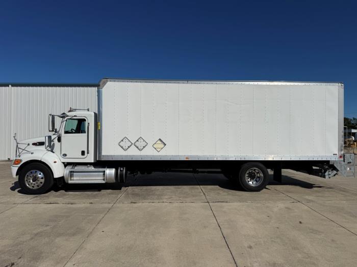 2020 Peterbilt 337-8