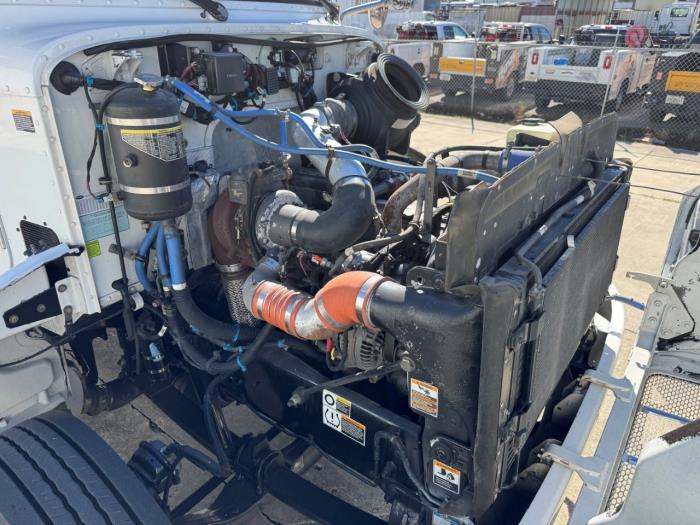 2020 Peterbilt 337-25