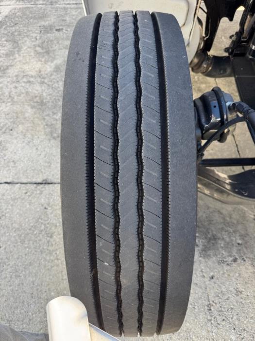 2020 Peterbilt 337-27