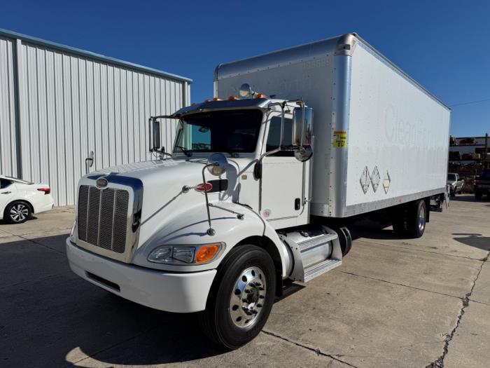 2020 Peterbilt 337 photo 2