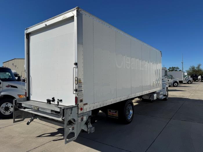 2020 Peterbilt 337-5