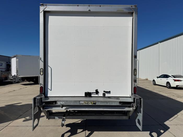 2020 Peterbilt 337-6