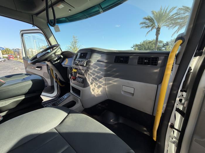 2026 Peterbilt 567-15