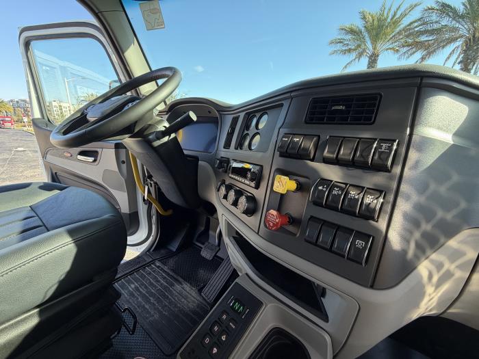 2026 Peterbilt 567-16
