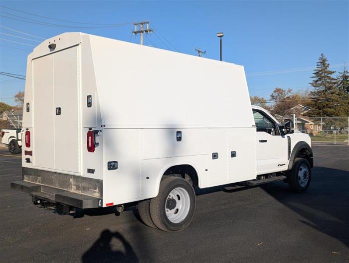 2025 Ford F-550-3