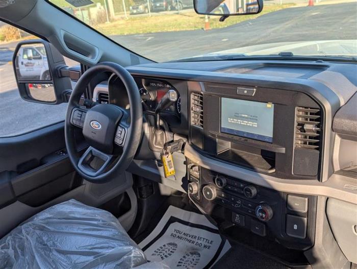 2025 Ford F-550-12