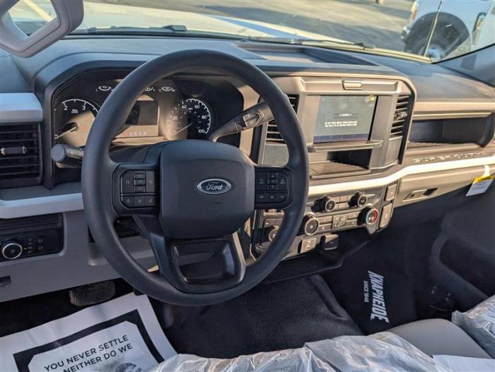 2025 Ford F-550-13