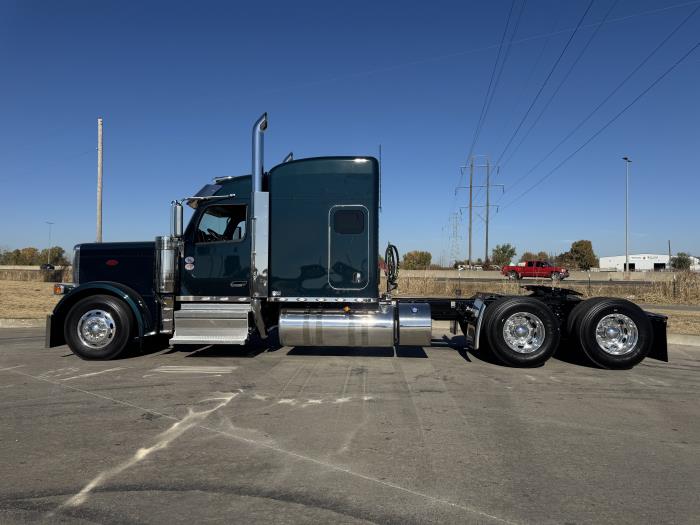 2026 Peterbilt 589-2