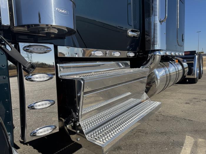 2026 Peterbilt 589-12