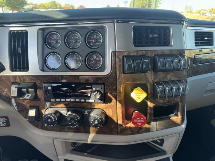 2026 Peterbilt 589-17