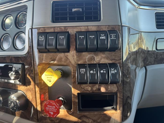 2026 Peterbilt 589-18