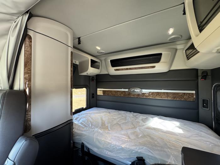 2026 Peterbilt 589-23