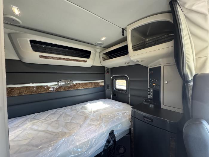 2026 Peterbilt 589-24