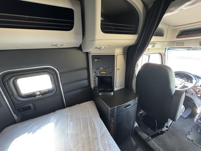 2026 Peterbilt 589-27