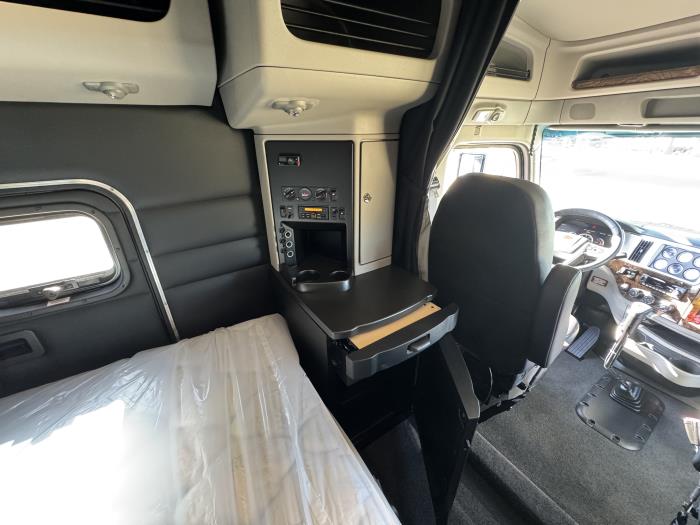 2026 Peterbilt 589-28