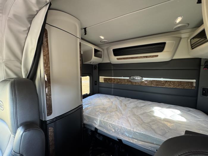 2026 Peterbilt 589-23