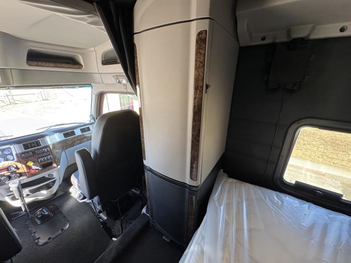 2026 Peterbilt 589-25