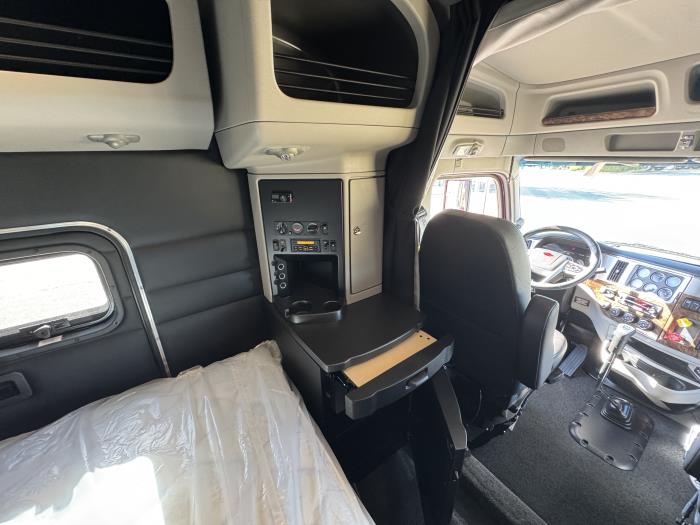 2026 Peterbilt 589-28