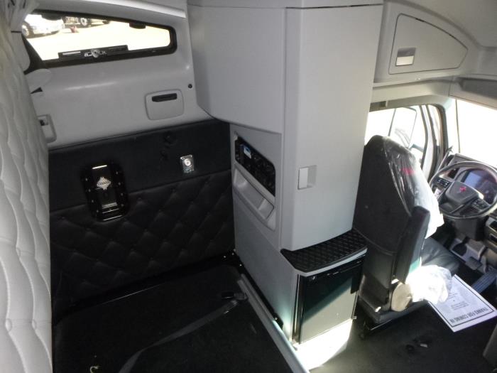 2024 Kenworth T680-19