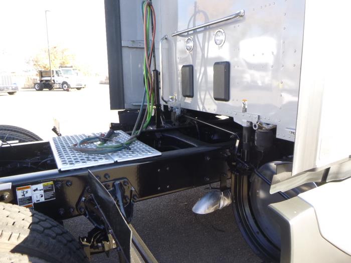 2024 Kenworth T680-32