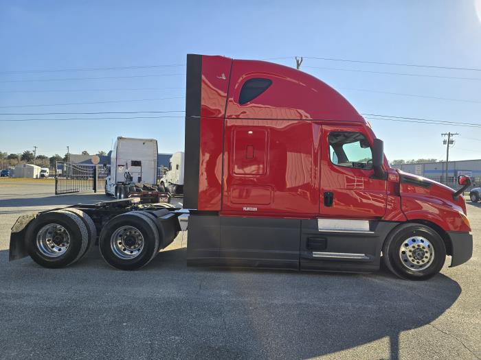 2022 Freightliner Cascadia-6
