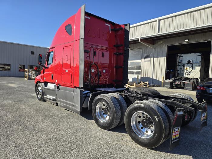 2022 Freightliner Cascadia 126" Sleeper Cab photo 4