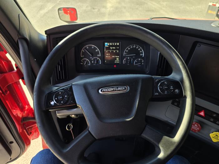 2022 Freightliner Cascadia-24