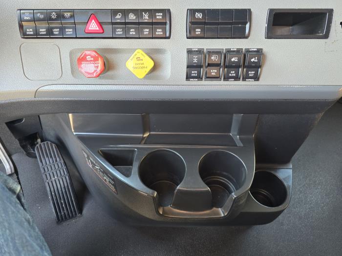 2022 Freightliner Cascadia-21