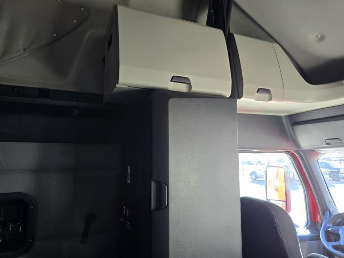 2022 Freightliner Cascadia-15