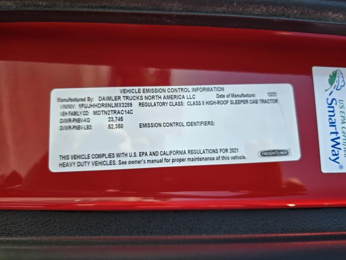 2022 Freightliner Cascadia-32