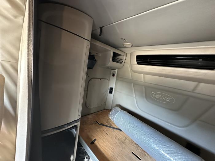 2022 Peterbilt 579-8