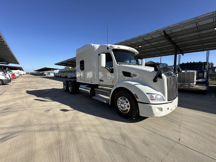 2022 Peterbilt 579 photo 3