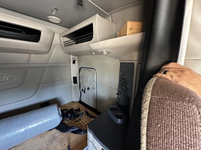 2022 Peterbilt 579-9