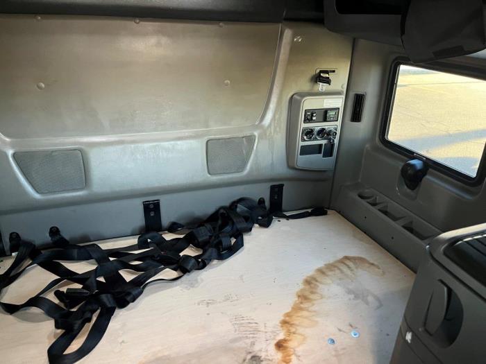 2022 International LT625-14