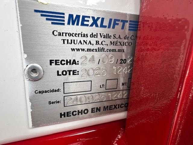 2023 Peterbilt 389-2