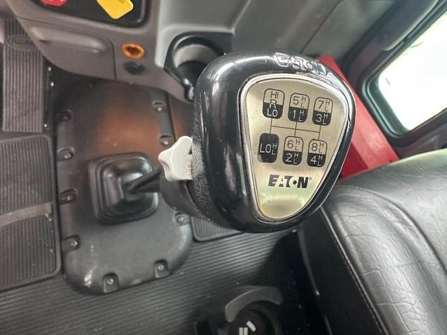 2023 Peterbilt 389-8