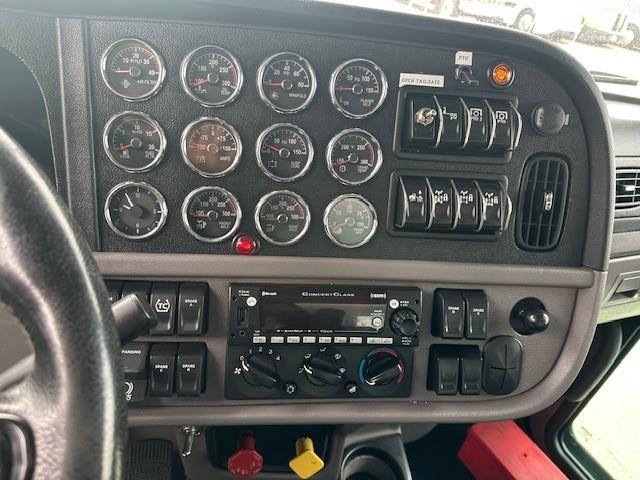 2023 Peterbilt 389-9