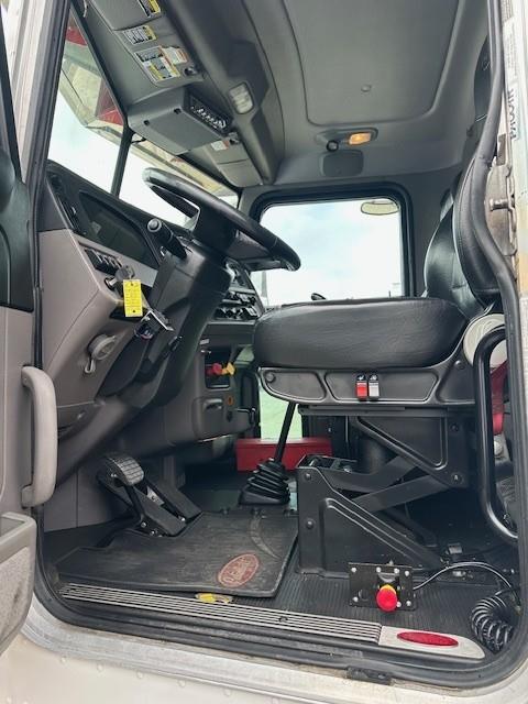 2023 Peterbilt 389-11