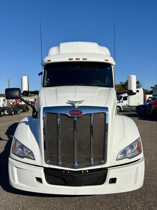 2022 Peterbilt 579-8