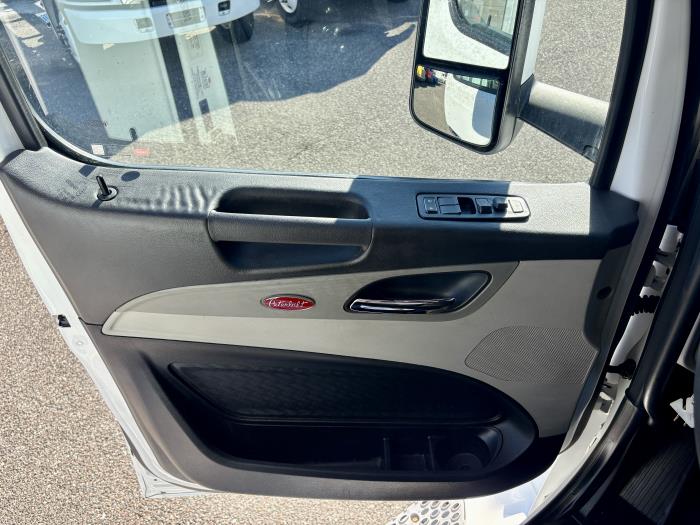 2022 Peterbilt 579-9