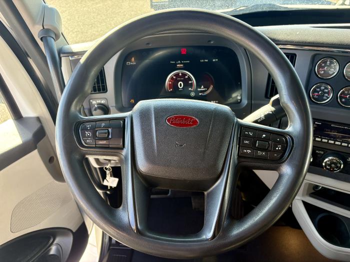 2022 Peterbilt 579-17