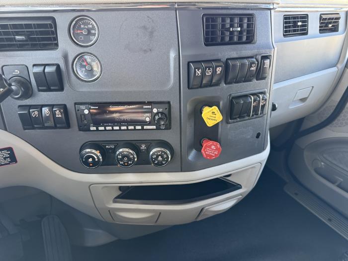 2022 Peterbilt 579-6