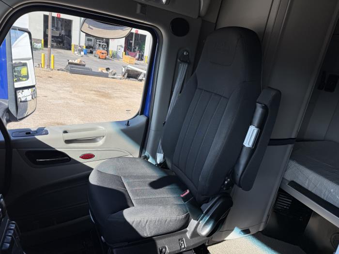 2022 Peterbilt 579-8