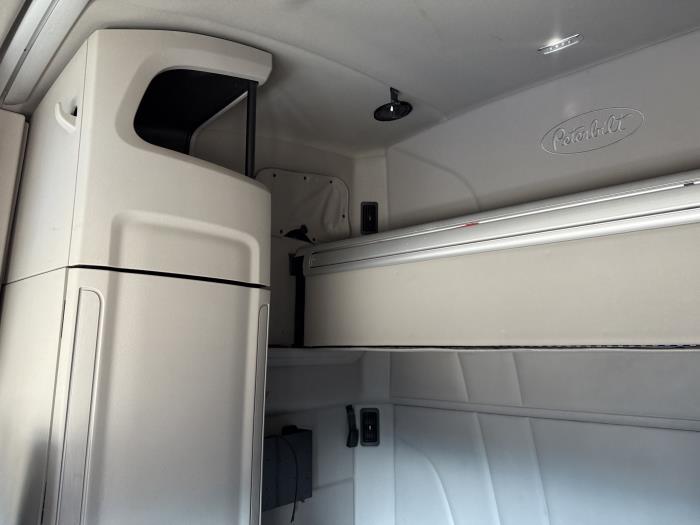 2022 Peterbilt 579-10