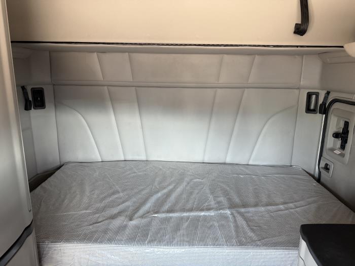 2022 Peterbilt 579-12