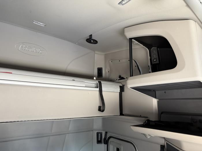 2022 Peterbilt 579-13